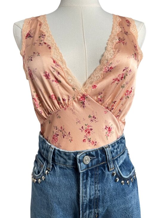 Reformation Tops - Reformation Valentina Silk Top Myrna | Peach Floral Lace Trim V Neck Camisole XS